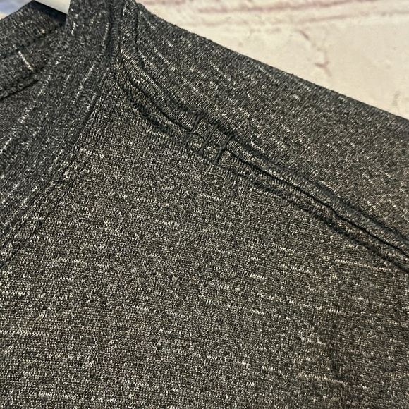 Lululemon Men's t-shirt size Medium Bin F - Picture 2 of 6